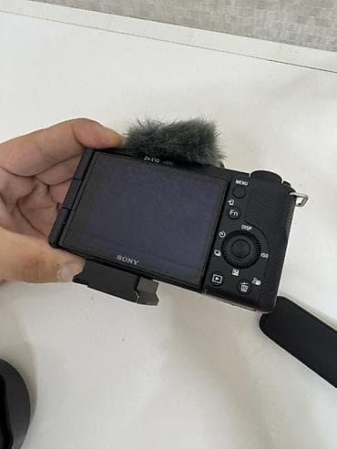 DJI əl stabilizatoru + Sony ZV-E10 kamera gövdəsi + Viltrox obyektiv — 2