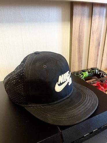Nike papaq seti – 2 ədəd 1) Nike SB snapback - Rəng: qara - Ön
