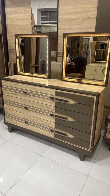 белая мебель в спальне: Двуспальная кровать, Шкаф, Комод, Трюмо — 4