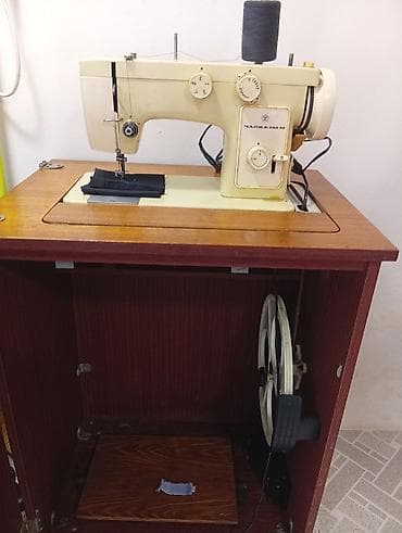 tikis isi: Çayka-142M tikiş maşını – dolablı komplekt - Model: Чайка-142M — 2