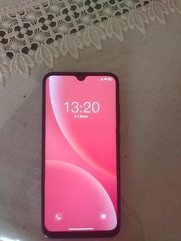 телефон fly selfie 1: Smartfon – mavi gövdə, damla formalı ön kamera kəsiyi olan tam ekranlı — 1