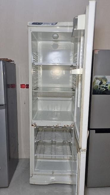 işlenmiş soyducu: İşlənmiş 2 qapılı Atlant Soyuducu Satılır, rəng - Ağ, Təkərli — 4