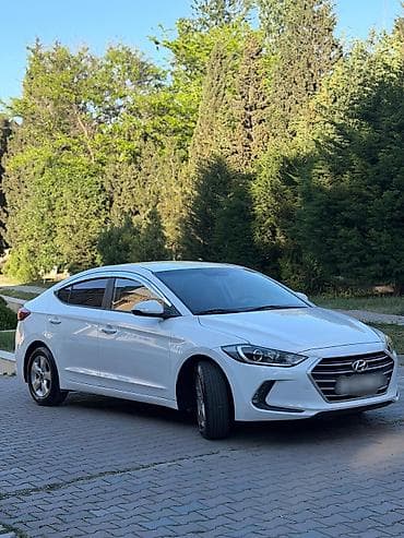 kia sorento 2020: Hyundai Elantra: 1.6 l | 2017 il Sedan — 2