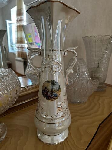 qədmi qablar: Bir vaza, Keramika — 1