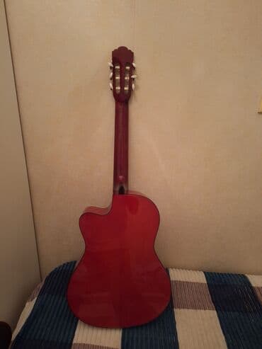 Gitaralar: Klassik gitara üzərində cüzi boya söküyü var problem yartamır heç cür — 2