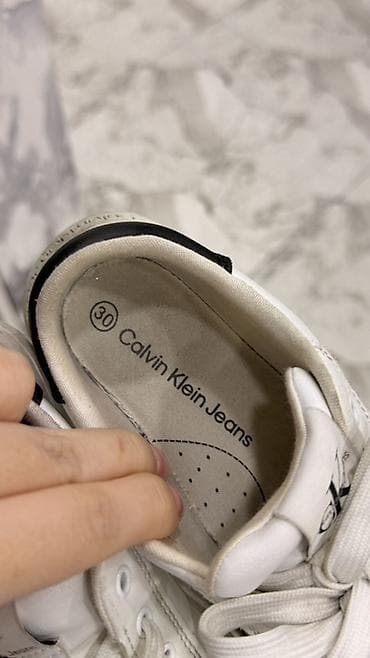 20 manata cixiram: Rəng - Ağ Krossovkalar, Ölçü: 30, Uniseks — 3