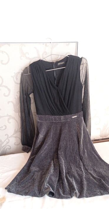 qadın geyimləri və qiymətləri: Qadın geyimləri dəsti – 3 ədəd paltar 1) Ağ-qara zolaqlı paltar - — 4