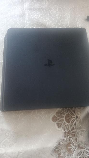 ps3 ps4: Satılır: PS4 konsolu, az istifadə olunub və əla vəziyyətdədir. Heç bir — 1