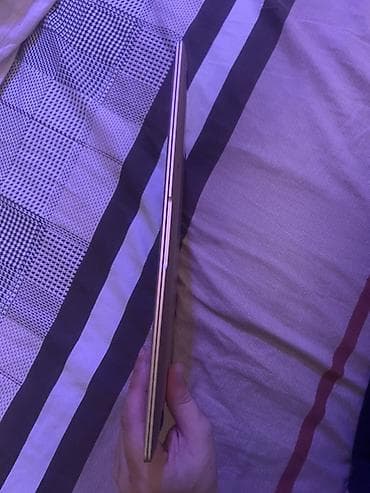 macbook m: Apple MacBook Air (qızılı rəng) - Model: MacBook Air (nəsil şəkildən — 5