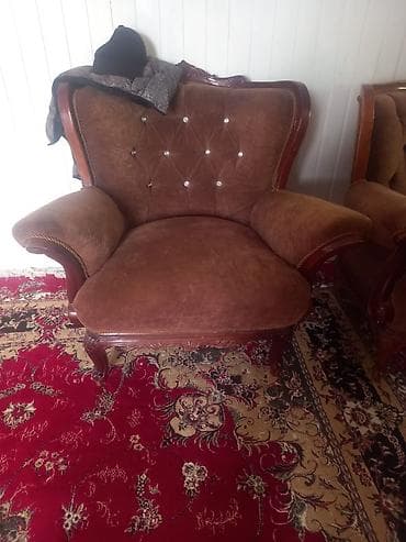 kreslo divan: Ruminiya divan desti Evden cixmalidi,temir gedir deya Qiymet 400 azn — 2