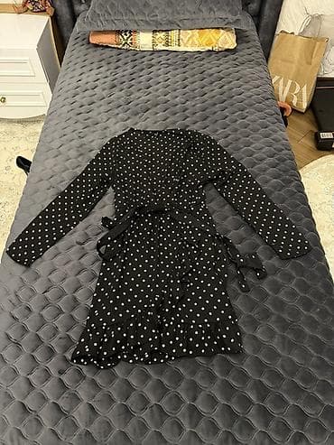 Qadın geyimləri seti – 4 don 1) Qarışqa-boz fonlu ağ xallı, uzunqol