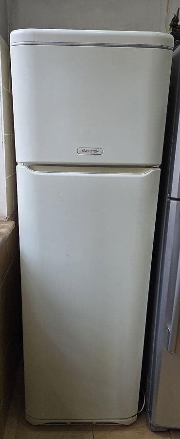 soyduc: İşlənmiş 2 qapılı Hotpoint Ariston Soyuducu Satılır, rəng - Ağ — 1