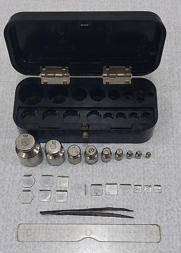 Alət dəstləri: Tərəzi daşlırı sovet istehsalı, çox yaxşı vəziyyətdədir. Material — 2