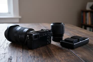 Sony Alpha a6000 fotoaparat dəsti Tərkib: - Sony Alpha a6000 (APS‑C