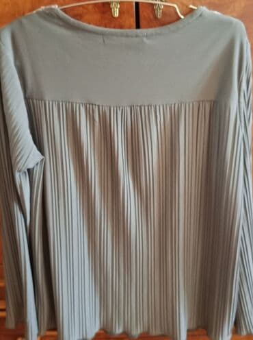 köynekler: Zərif qadın bluzası – boz/qrafit rəngdə, uzunqollu. - Ön hissə və — 2