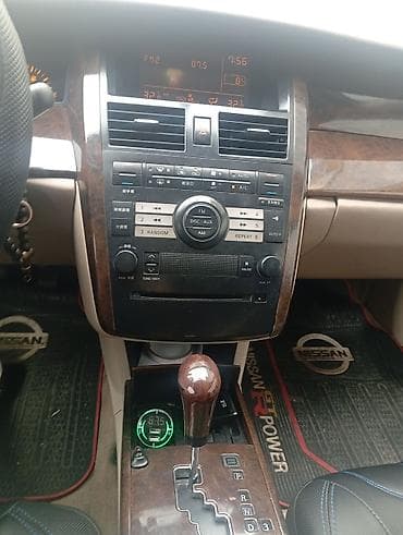 panellerin satisi: Model: Nissan Bluebird Sylphy (təxmini) Kuzov: sedan, mavi rəng Salon — 5