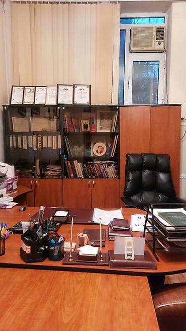 ofis perdeleri: Ofis mebeli dəsti – klassik üslub Tərkibi: - Geniş L formalı iş — 1