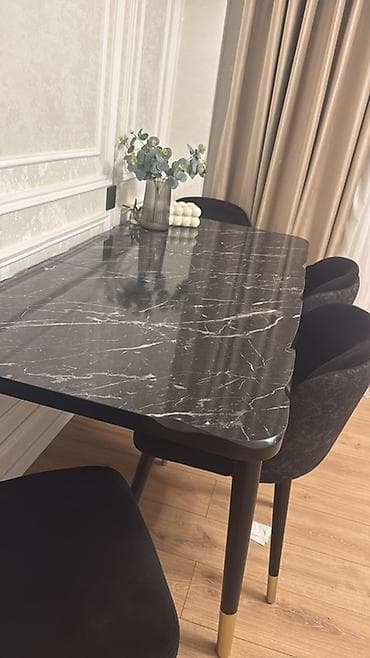 lövhe: Qonaq otağı üçün, İşlənmiş, Açılan, Dördbucaq masa, 4 stul — 3