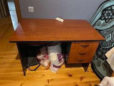 рабочий кабинет руководителя: İşlənmiş, İşçi üçün, Dördbucaq masa — 1