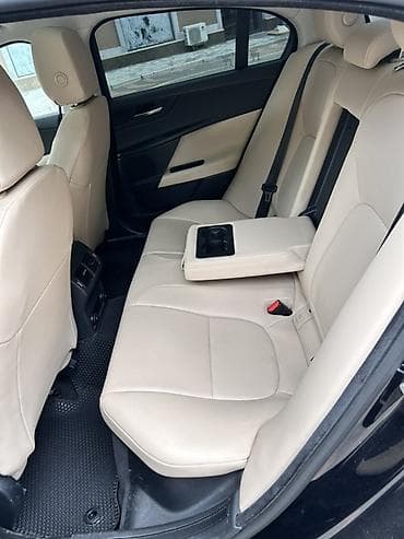 Jaguar XE: 2 l | 2018 il 109800 km Sedan — 5