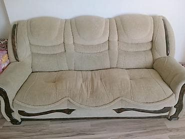 Klassik üslubda 3+1+1 yumşaq mebel dəsti. Tərkibi: - 3 nəfərlik divan