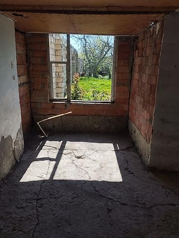 xetai kiraye ev: Satılır: 2 mərtəbəli həyət evi (yarımçıq tikili),qaz, su — 3