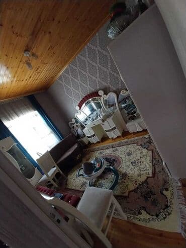 kewle qesebesinde ev: Satılır: həyətli ev - Geniş, tam daş döşəməli həyət. Hündür, taxta — 13