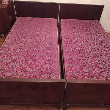 бу кровати: Односпальная кровать с матрасом. 
Очень прочные. 
Дерево — 1