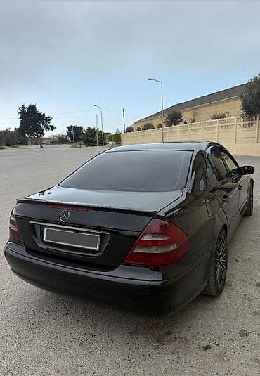 mercedes 211: Mercedes-Benz E 220: 2.2 l | 2002 il Sedan — 2