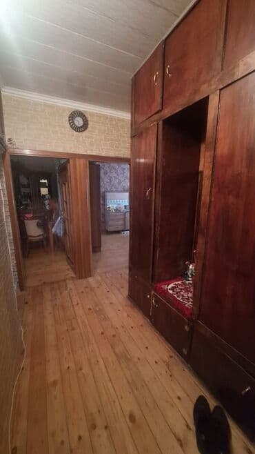 kirayə xalqlar: Mənzil — 3-ci mərtəbə, giriş qapısı 167 nömrəli mənzilə açılır. Geniş — 13