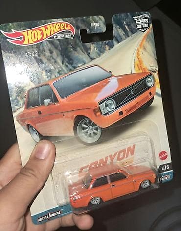 Hot Wheels Premium – Car Culture “Canyon” seriyası Model: ’73 Volvo — 3