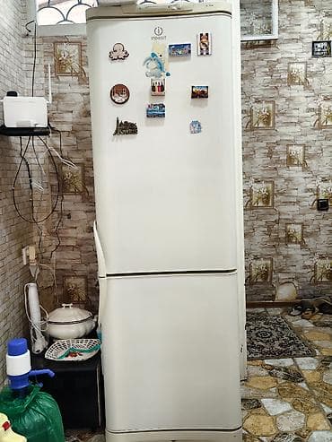 soyuducu silver: Indesit soyuducu. Problemi yoxdur, normal veziyyetdedir. Ishledilir — 1