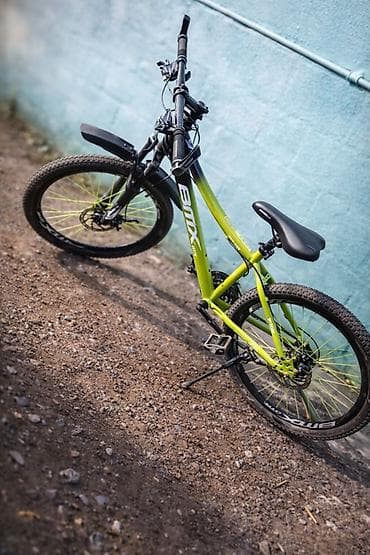 BMX tipli dağ velosipedi - Rəng: parlaq yaşıl-qara - Çərçivə: yüngül