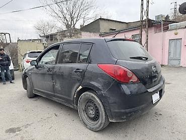 range rover satilir: Nissan Tiida: 1.6 l | 2007 il Hetçbek — 2