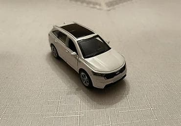 mozaika oyuncaq: Məhsul: KIA Sorento miniatür model avtomobil - Korpus: ağ rəngli — 2