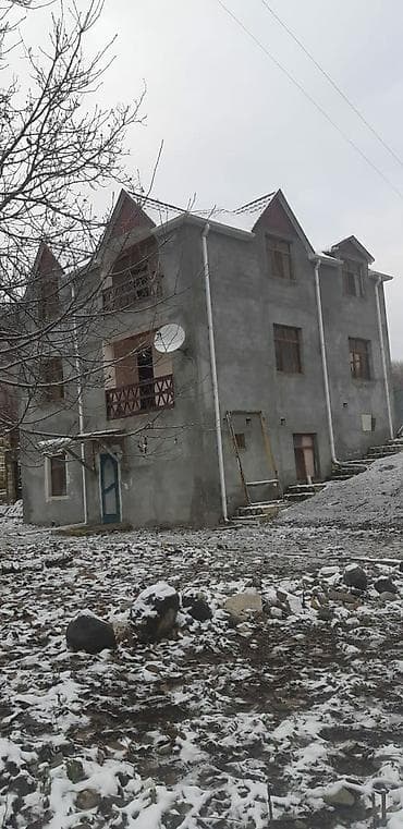 gencede kiraye ev axtariram: İsmayıllı rayonu Lahıc yolu 6 km.qaraqaya kəndində yolun kenarında 3 — 3
