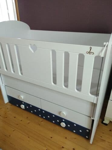 oglan ucun hediyeler: Oğlan və qız üçün, İşlənmiş, Dördbucaq, Beşik, Dəstsiz, Matras ilə, Yellənmə mexanizm ilə — 1
