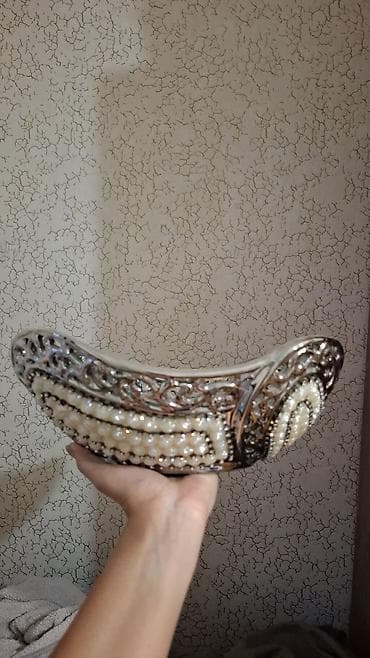 konfet qabi: Bəzəkli metal qab dəsti -3 ədəddir az istifadə olunub. - Material — 2