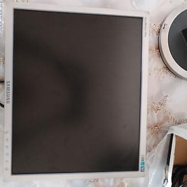 sonata monitoru: Samsung SyncMaster 740N LCD monitor - Ekran diaqonalı: 17" - Növ — 2