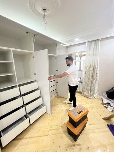ışkaf: Düz dolab, Yataq otağı üçün, Paltar üçün, Açılan, Korpuslu, 5 qapı — 4