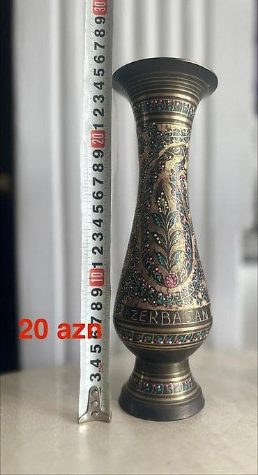 Bir vaza, Metal — 2