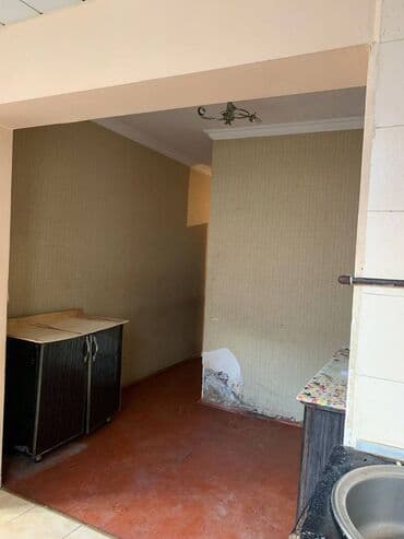 xacmazda tecili satilan evler: Bakı, 4 otaqlı, Köhnə tikili, m. Qara Qarayev, 110 kv. m — 2