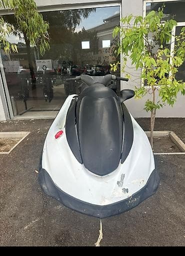 Hidroskutər (Jet Ski) - Rəng: Ağ/qara korpus, sarı-qaralı iki