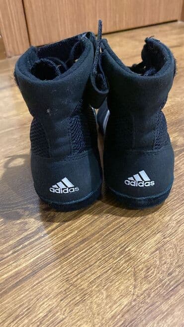 Adidas - Rəng: qara, ağ üç zolaqlı - Yüksək boğazlı dizayn – topuğu — 3