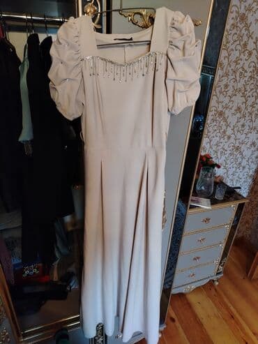 Zərif ziyafət donu - Rəng: açıq bej/şampan - Model: kvadrat yaxalı lalafo.az -da Zərif ziyafət donu - Rəng: açıq bej/şampan - Model: kvadrat yaxalı