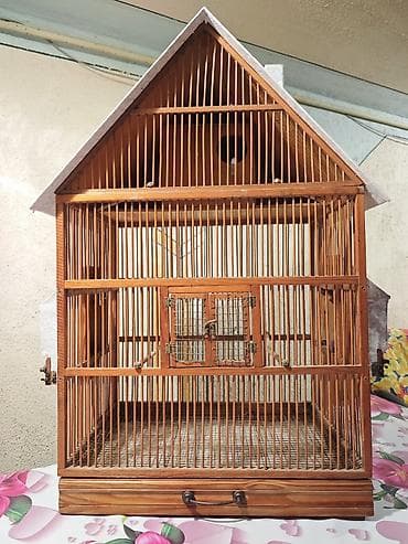 heyvanlar ucun mallar: Taxta quş qəfəsi – ev formasında dizayn - Material: təbii ağac və — 4