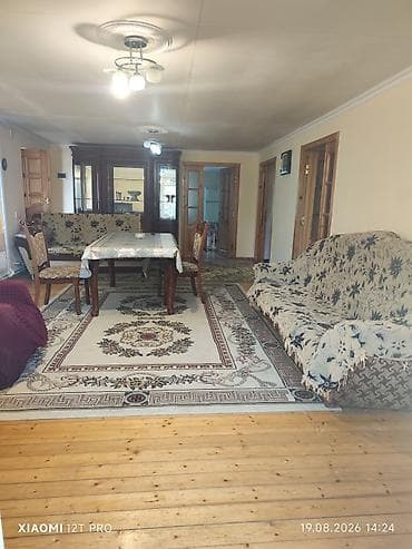 heyet evler: Qusar şəhərində, Xıdır restoranı ilə üzbəüz yerləşən iki mərtəbəli ev — 4