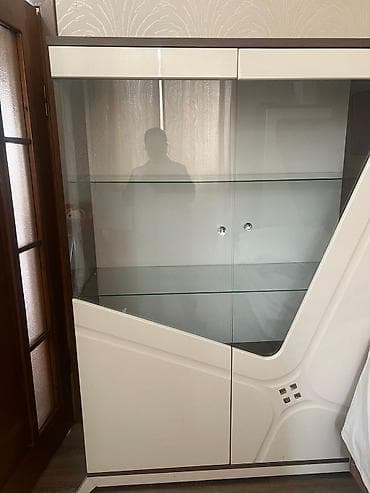 Kassa avadanlığı: Şüşəli dolab vitrini — 1