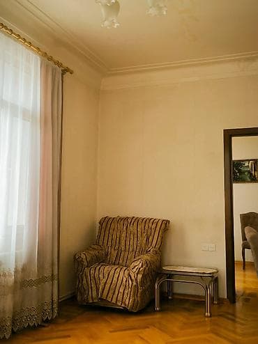 Səməd Vurgun bağı ilə üz bə üz 5 mərtəbəli Stalinka binanın 4-cü — 7