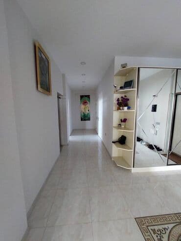 9 ci mikrorayon satilan evler: 4 otaqlı, Yeni tikili, 135 kv. m — 2